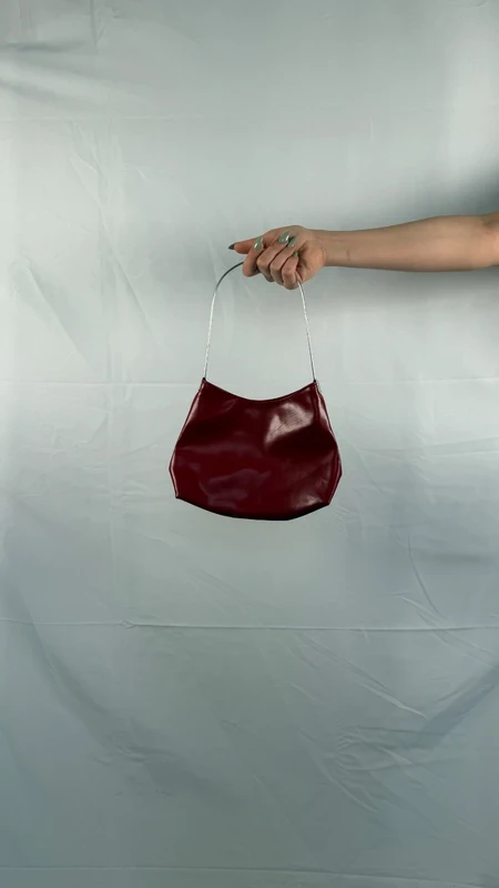 red shoulderbag | with metal handle