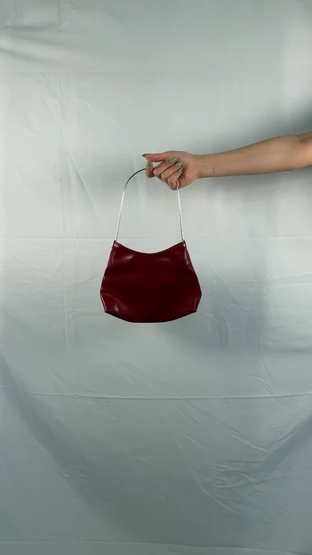 red shoulderbag | with metal handle